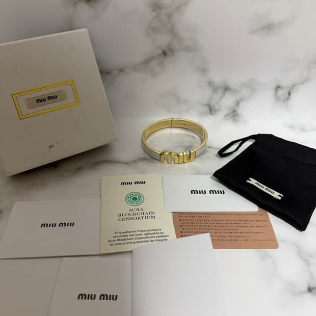 미우미우 에나멜 메탈 브레이슬릿 팔찌