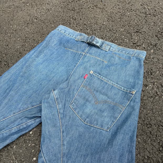 리바이스 엔지니어드 진 신치백