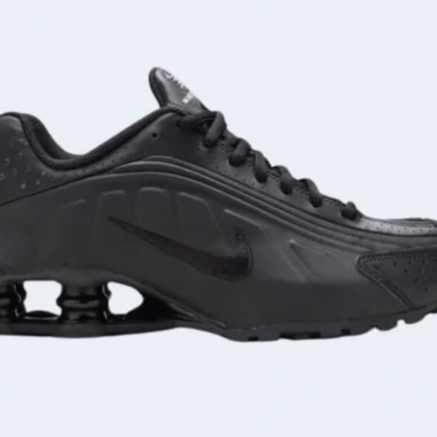 나이키 샥스 R4 245