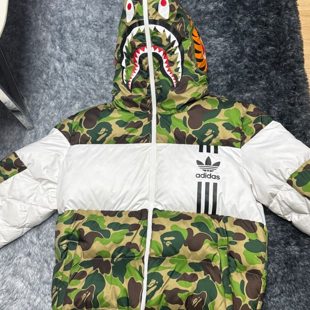 아디다스 x 베이프 콜라보 샤크 후드 카모 패딩 100