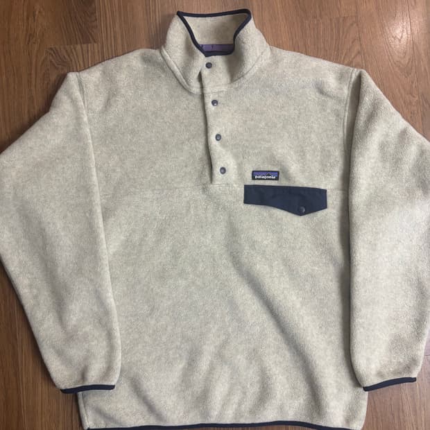 파타고니아 헤비웨이트 신칠라 오트밀 M사이즈 판매합니다.