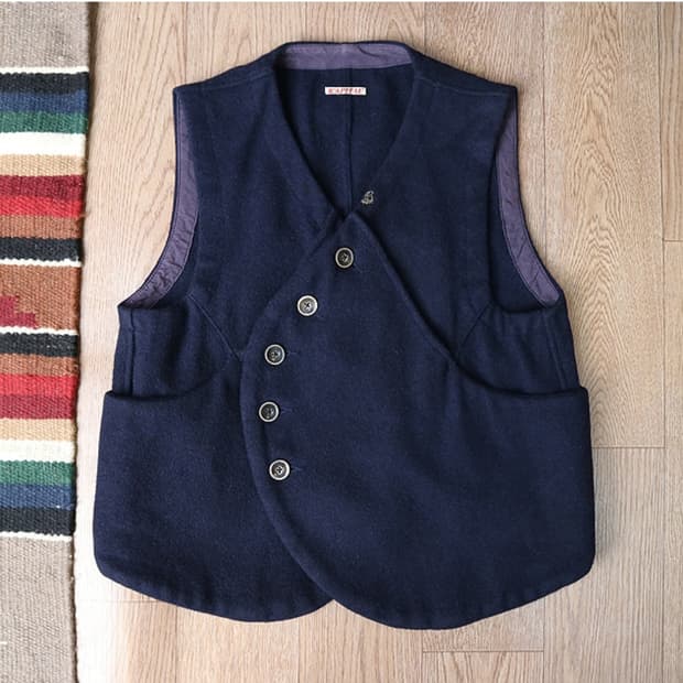 
미국판 kapital 캐피탈 wool 베스트

캐피탈의 우먼 울 베스트