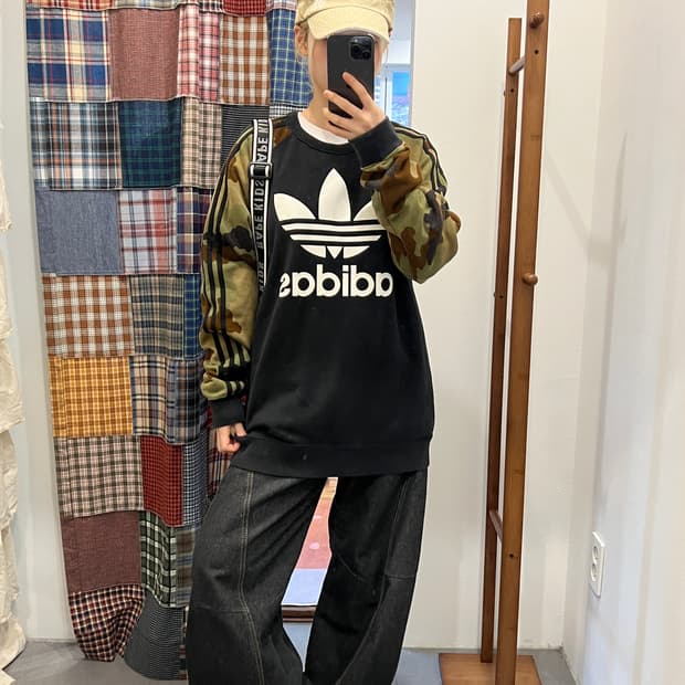 아디다스 파이어 아미 맨투맨