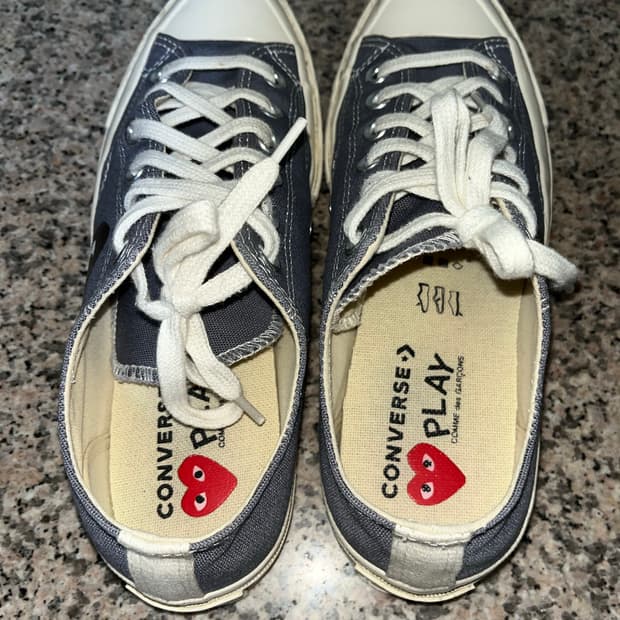 컨버스 x 플레이 꼼데가르송 척 70 로우 스틸 그레이 255