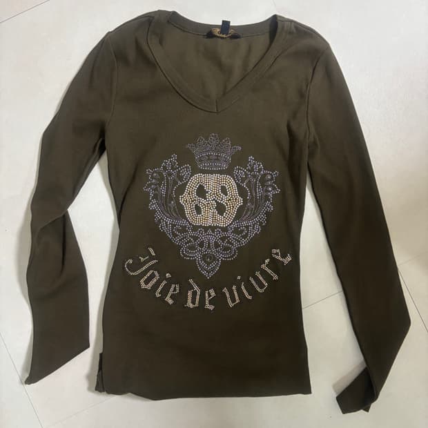 Gothic lettering top