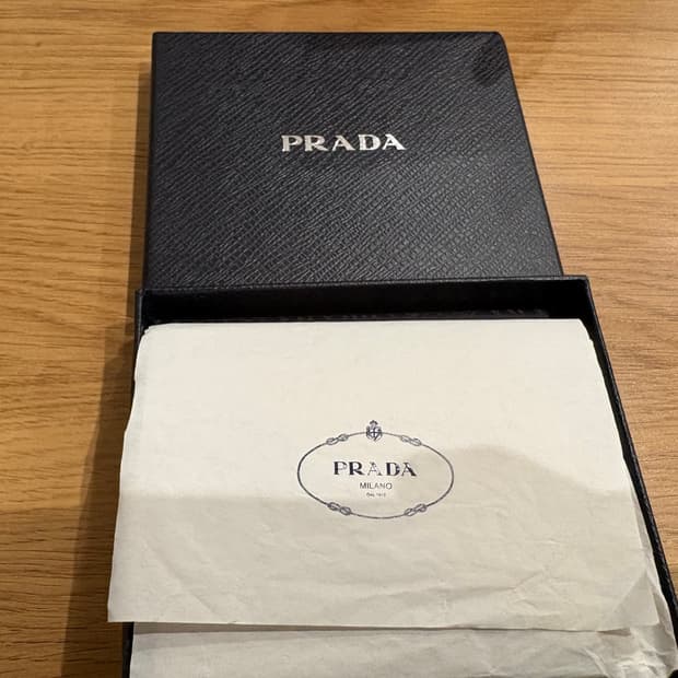 프라다 사피아노 발틱블루 카드지갑