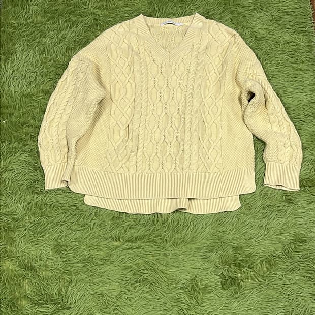 연노랑 브이넥 니트