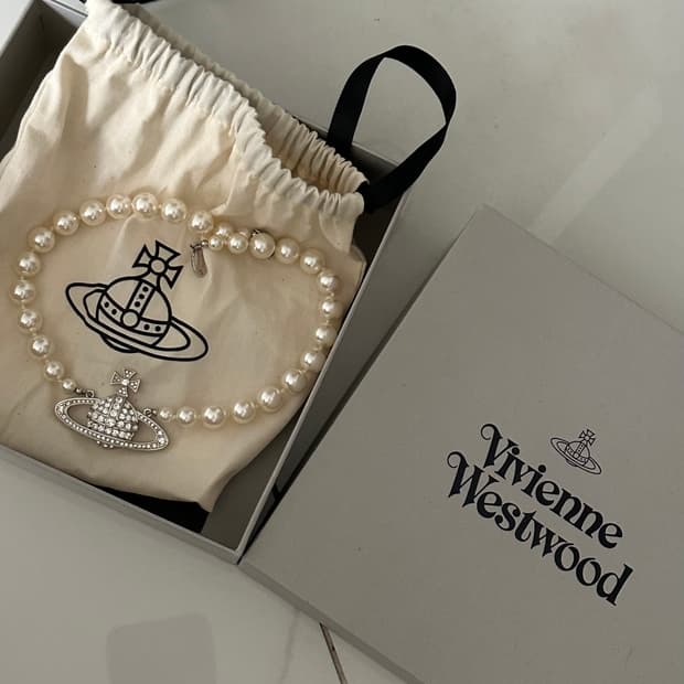 비비안웨스트우드 원 로우 펄 바스 릴리프 초커 실버