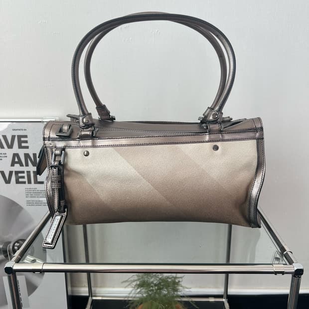 버버리 메탈릭 노바 체크 필그림 숄더백 