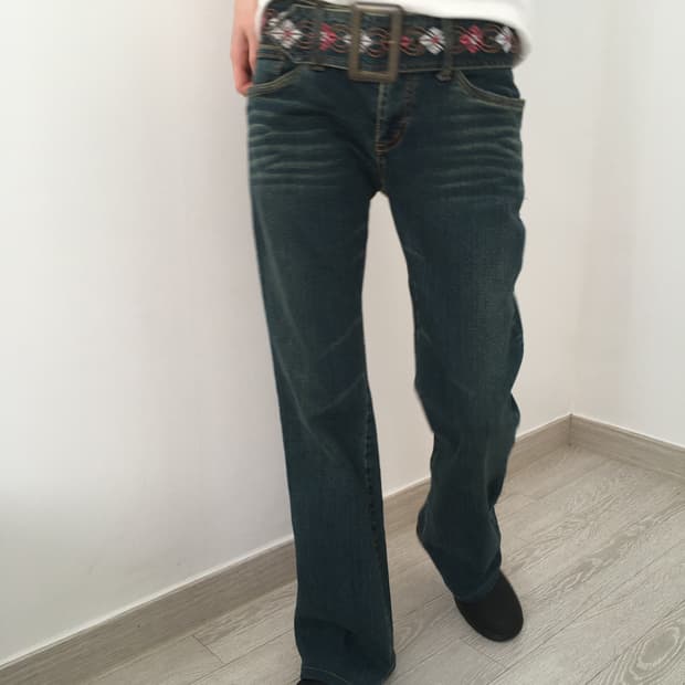 Embroidery washing jeans with belt