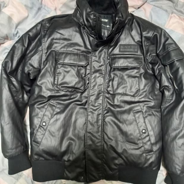 블랙야크 가죽패딩 봄버100