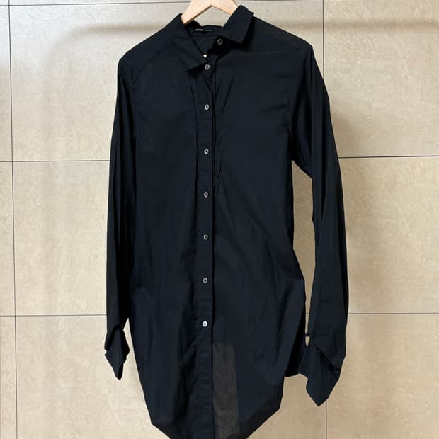 앤드뮐미스터 07ss 비대칭 백 스트랩 셔츠