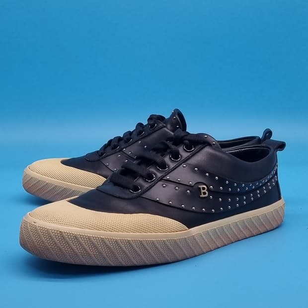 o 발리 스터드 여성스니커즈 230