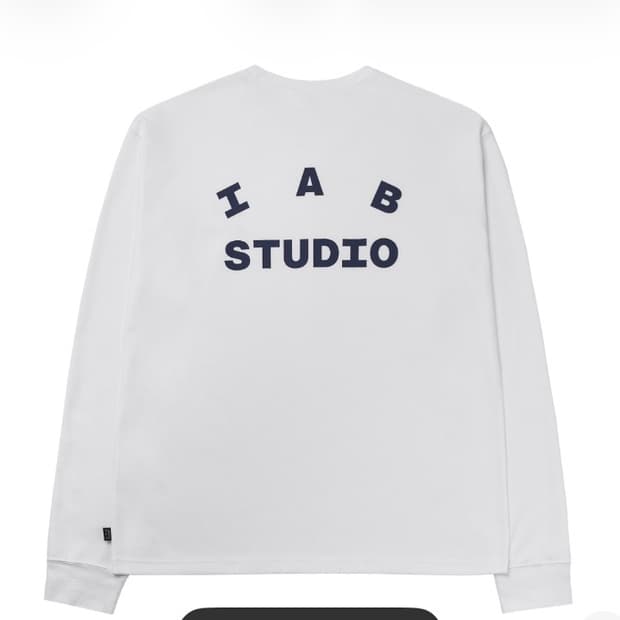 [L] 아이앱 스튜디오 백로고 롱슬리브 화이트 네이비