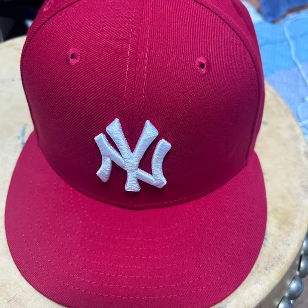 뉴에라 MLB 뉴욕 양키스 베이직 피티드캡 스칼렛 734