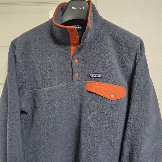 파타고니아 신칠라 M 버니쉬드 레드 스몰더 블루