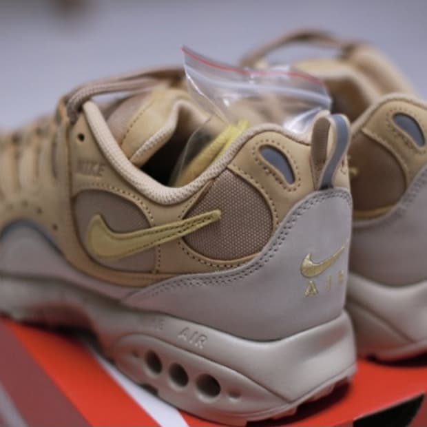 나이키 휴마라 새제품 