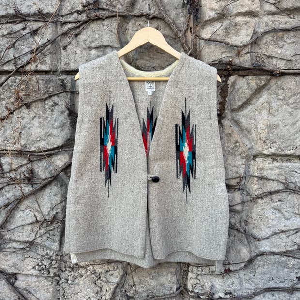 오르테가 핸드 우븐 울 치마요 베스트 옆트임 그레이 웨스턴 네이티브 조끼