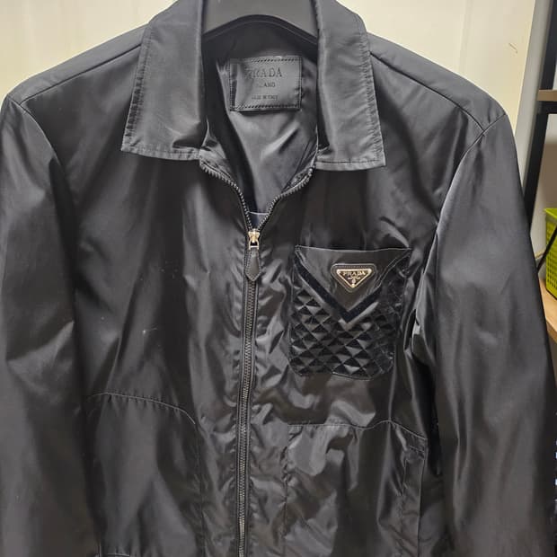 프라다 바람막이 자켓 사이즈 100정도