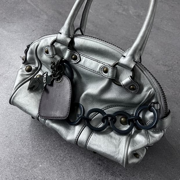 쥬시 꾸뛰르 메탈릭 체인 미니 백