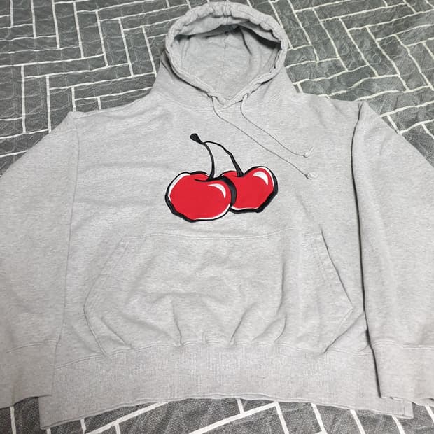 키르시 빅체리 아플리케 기모 후드티 그레이 (1사이즈)