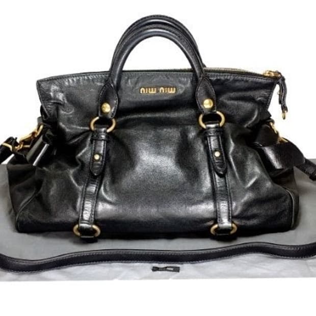 미우미우 리본 사첼백 블랙 구해요