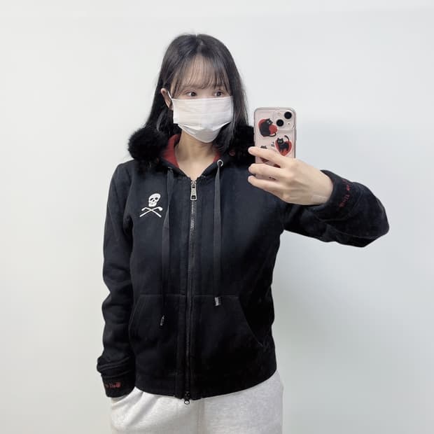마크앤로나 스컬 로고 퍼 후드집업 블랙