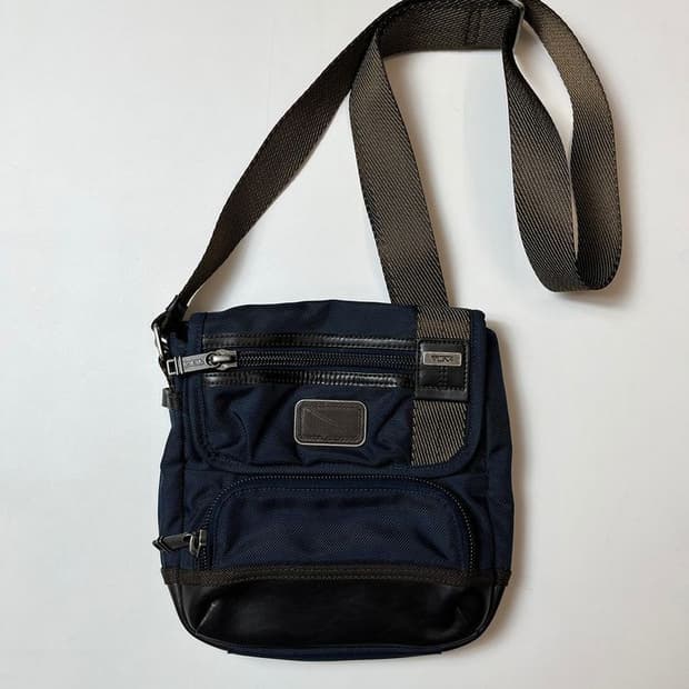 투미 알파 브라보 바스토우 크로스바디 Q1358