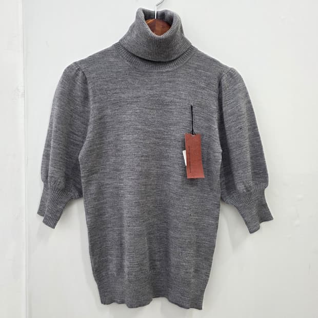 울혼방 그레이 터틀넥 퍼프 반팔 니트
