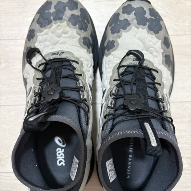 아식스 x 세실리에 반센 젤 터레인 MT 퓨어 실버