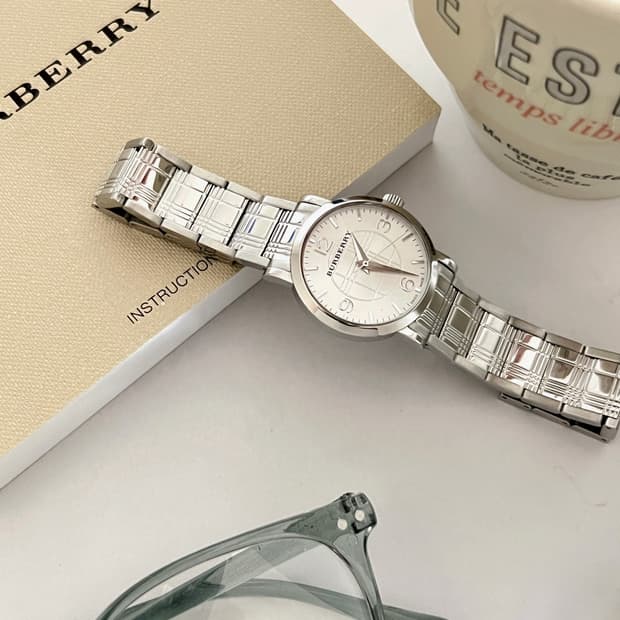 BURERRY  헤리티지 노바 체크 버버리 메탈 시계