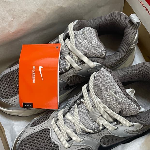 나이키 V5 RNR 케이브 스톤 컬리지 그레이