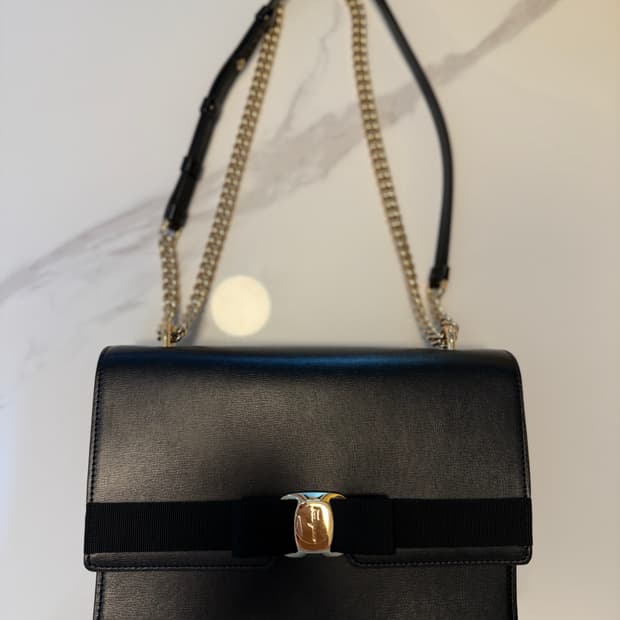 (새상품) 페라가모 바라 보우 크로스바디백