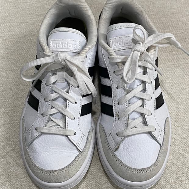 아디다스 오리지널 스니커즈 235