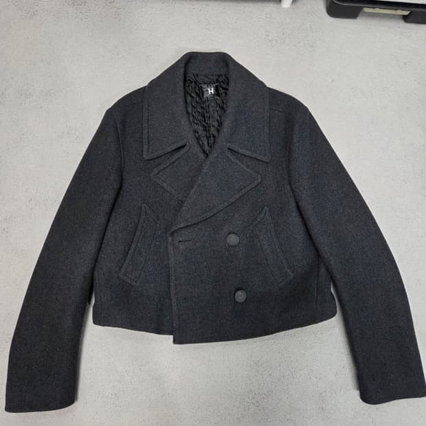 크롭 스타일 울 자켓