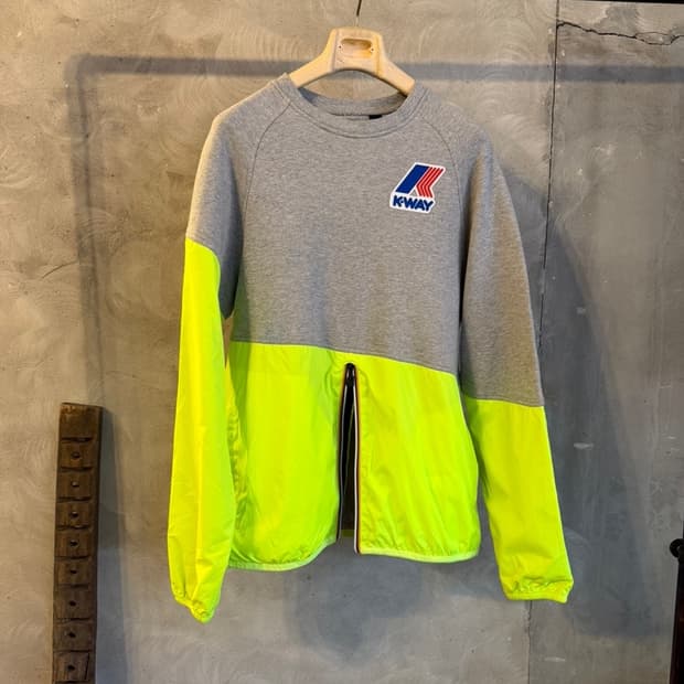 까웨 하이브리드 맨투맨 100