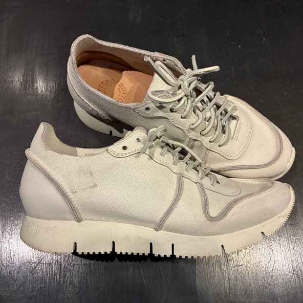 37/240) 부테로 카레라 가죽 스니커즈