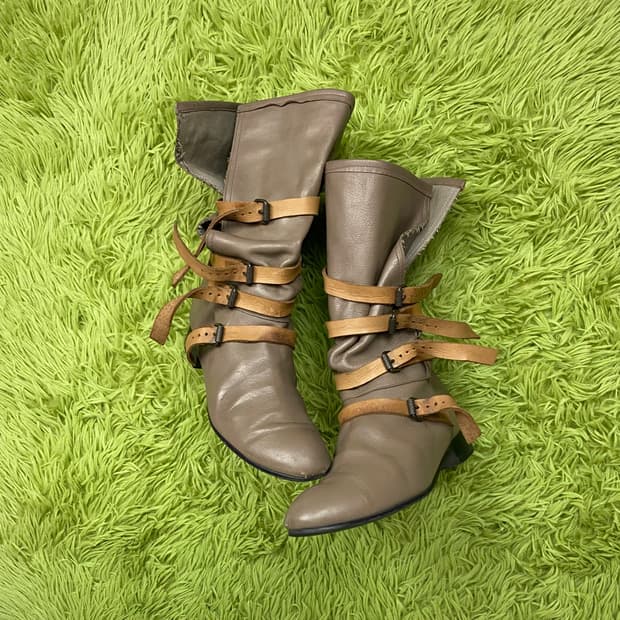 MON LOU LOU 멀티 벨티드 레더 부츠