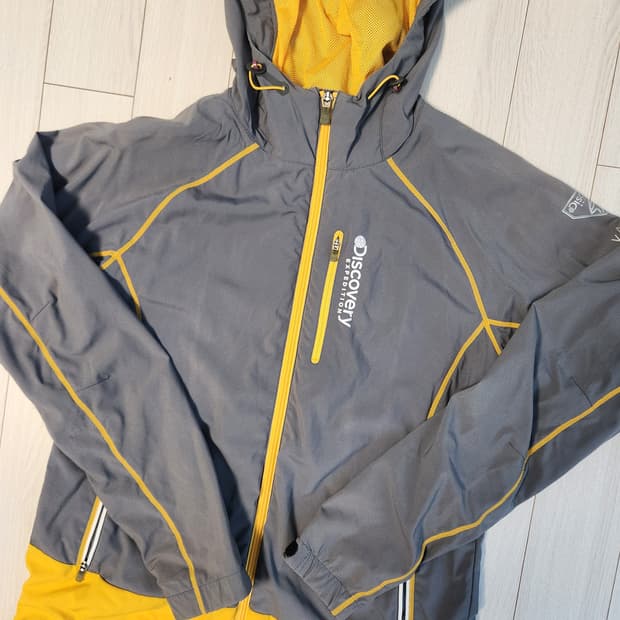 디스커버리 멀티스포츠 바람막이 자켓 사이즈100 L

4시즌용 후드 바람