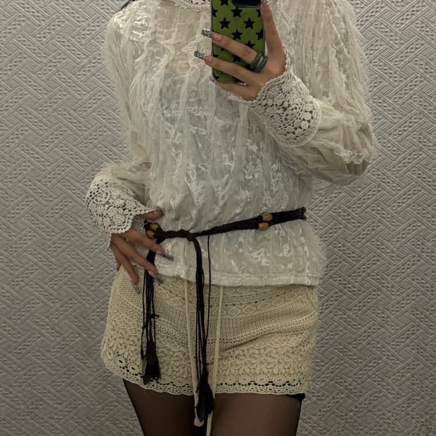 러블리 레이스코어 프릴 펀칭 긴팔 시어 블라우스 K0370