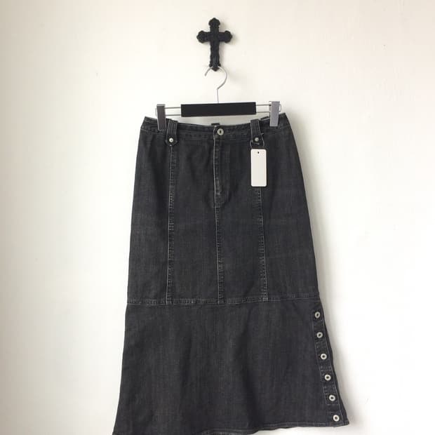 Side button point denim skirt