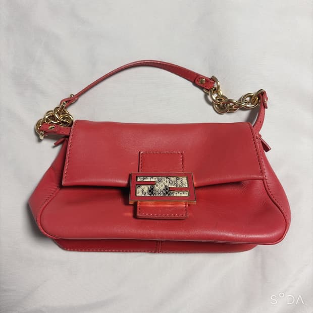 펜디 레드 가죽 체인 숄더백