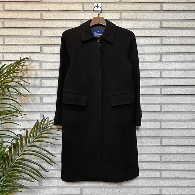 버버리 블루라벨 싱글 코트 카라넥 플랩포켓 디테일 블랙