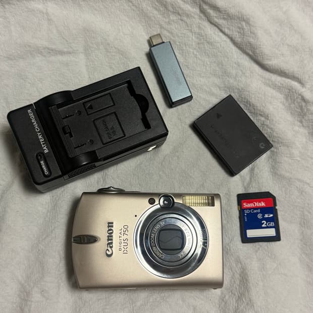 캐논 익서스750 ixus750 아일릿 원희 디카 ixy700