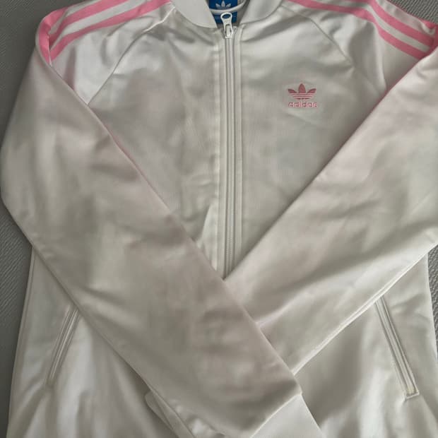 아디다스 대대장 딸기우유 xs