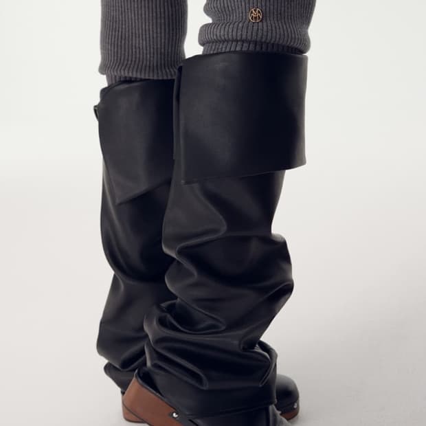 메종마레 Faux Leather Leg Warmer, Black 삽니다