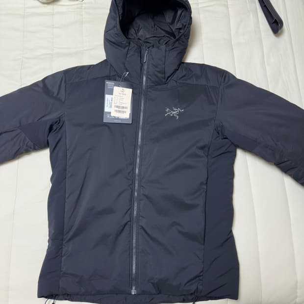 아크테릭스 아톰sv후디 m사이즈 새상품 판매합니다