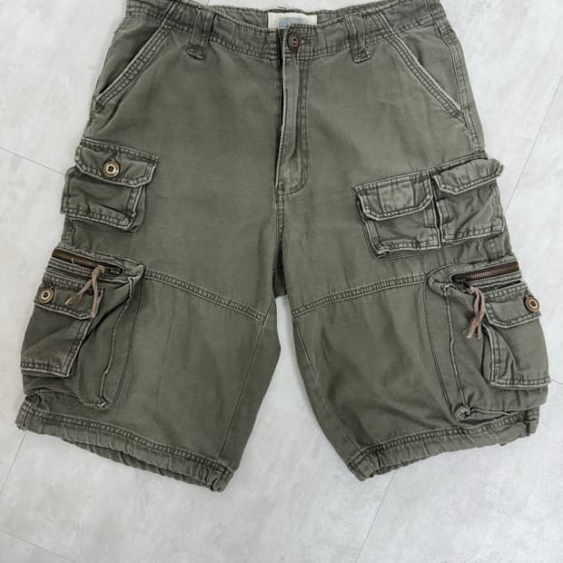 •Vintage 카키 멀티포켓 카고 반바지 (지퍼 디테일)