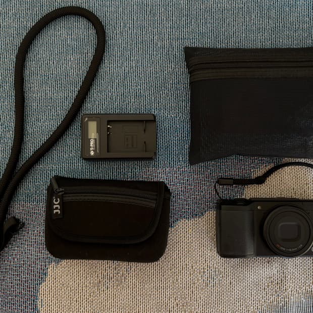 리코 GR2 디지털카메라 풀세트(카메라,베터리,충전기,스트랩,파우치 등)