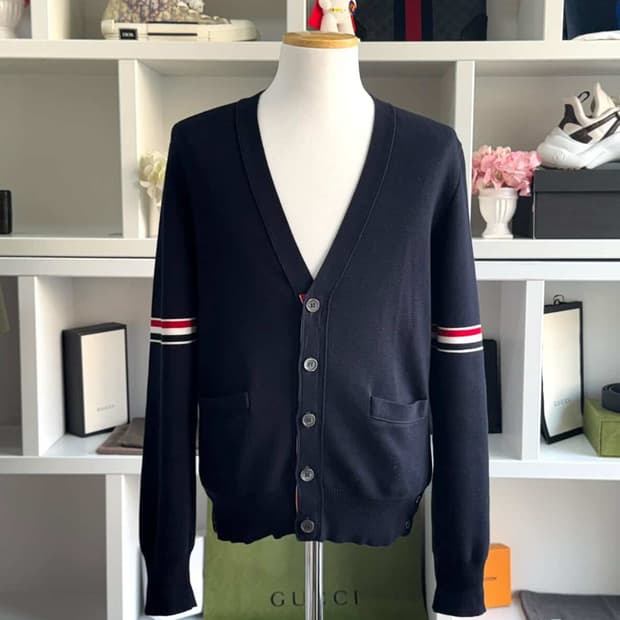 톰브라운 암밴드 밀라노스티치 가디건